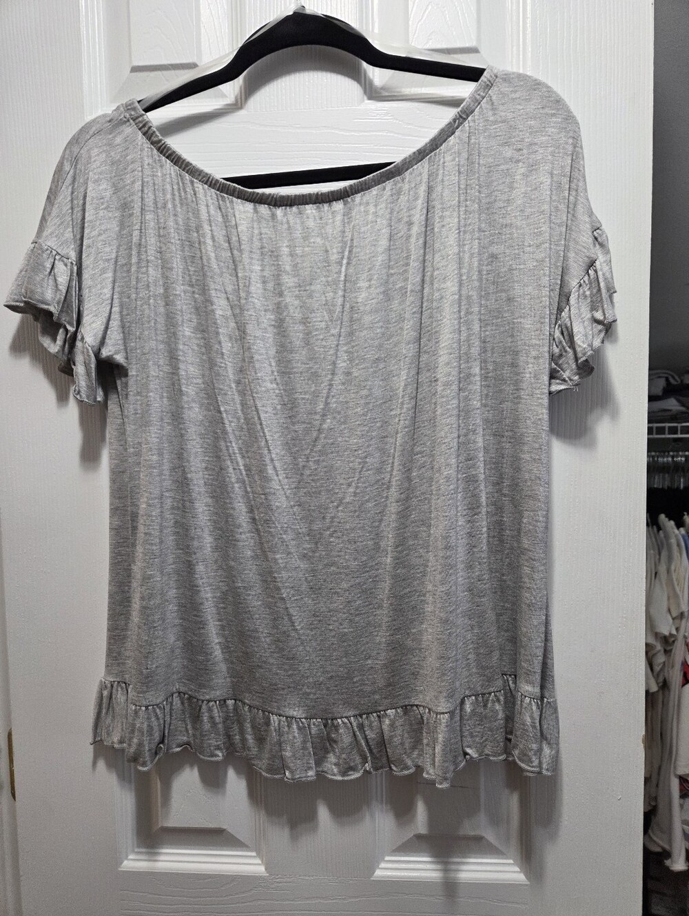 Fantastic Fawn Gray Ruffle Sleeve & Hem Top | Size Small